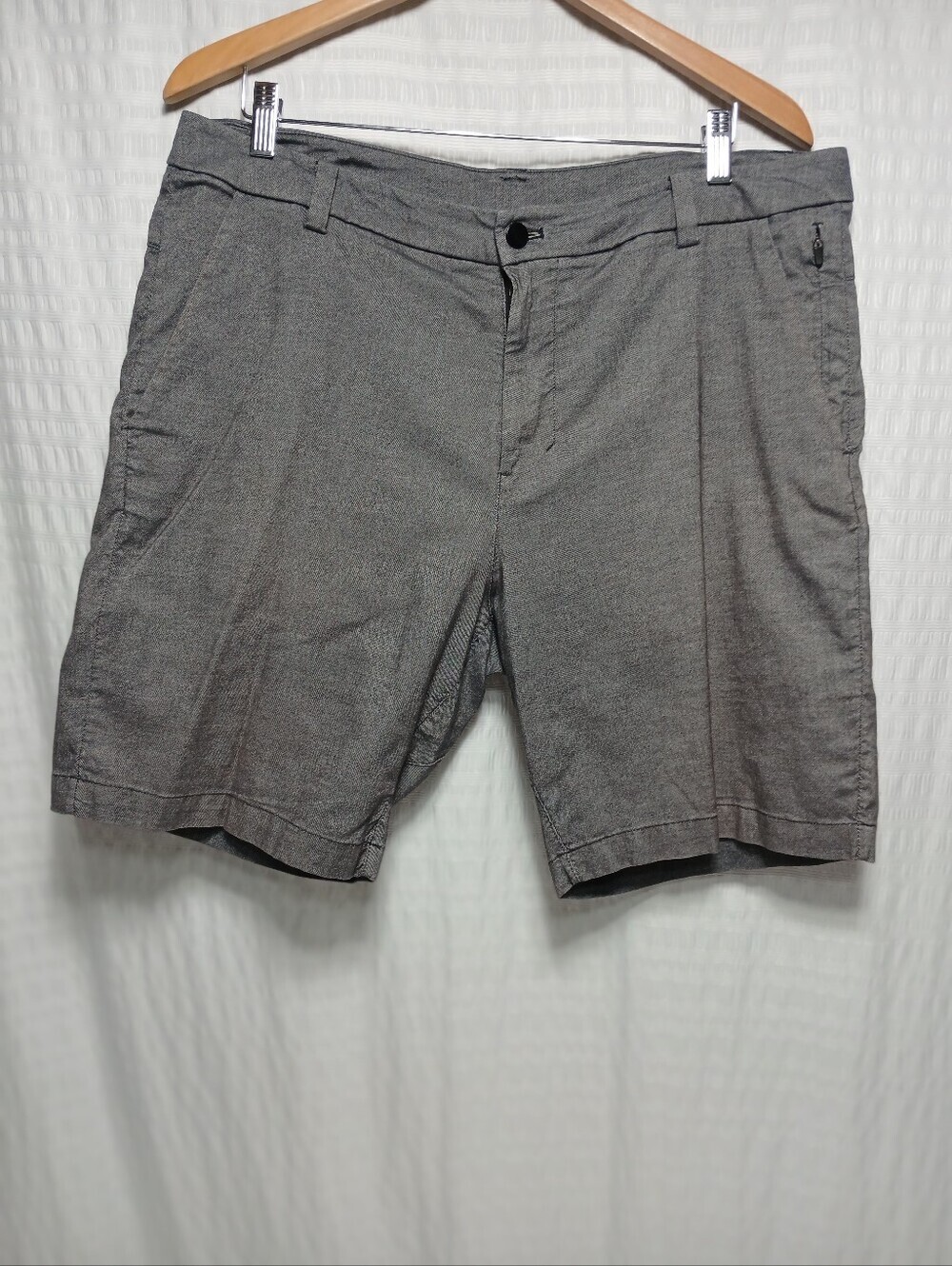 Lululemon Men's Commission 9" Inseam Shorts. Size 36